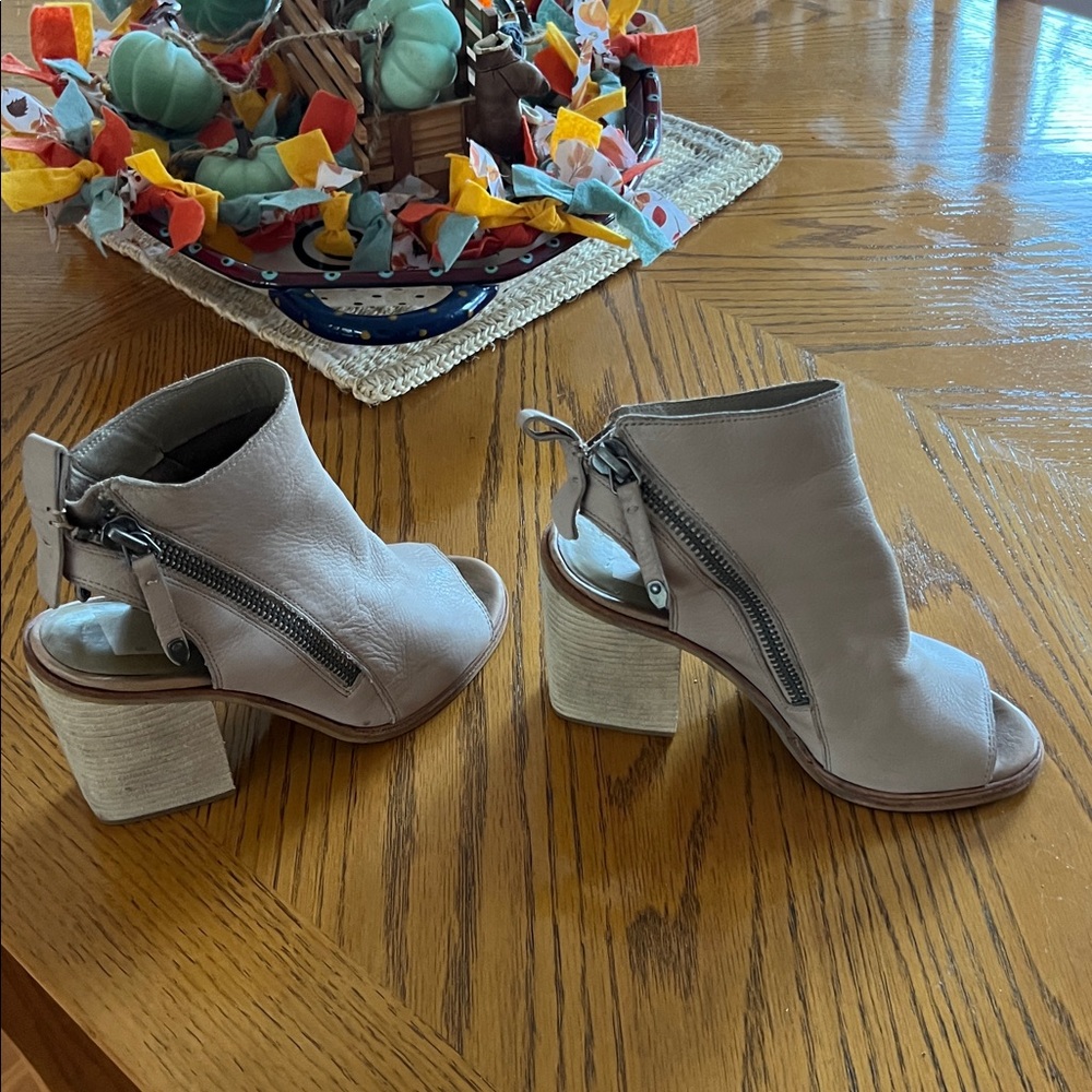 Dolce Vita booties - Picture 3 of 6